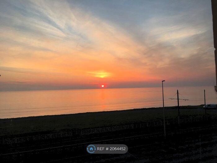 1 Bedroom Flat To Rent In Queens Promenade, Blackpool, FY2