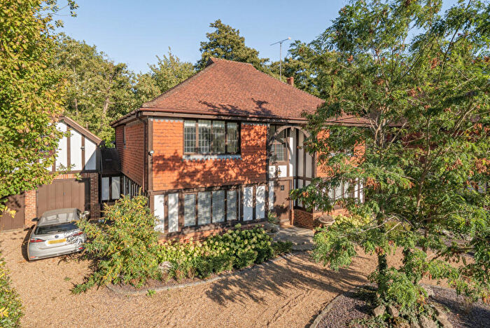 6 Bedroom Detached House For Sale In Salisbury Place, West Byfleet, KT14