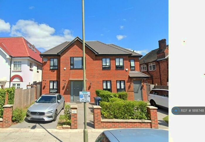 5 Bedroom Semi-Detached House To Rent In The Ridgeway, London, NW11