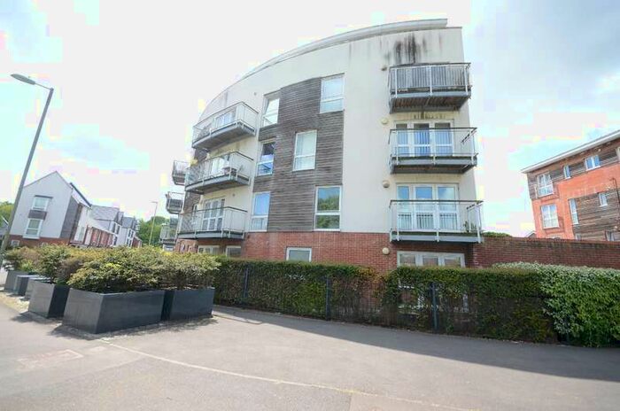 2 Bedroom Flat To Rent In Edmund Court, RG24