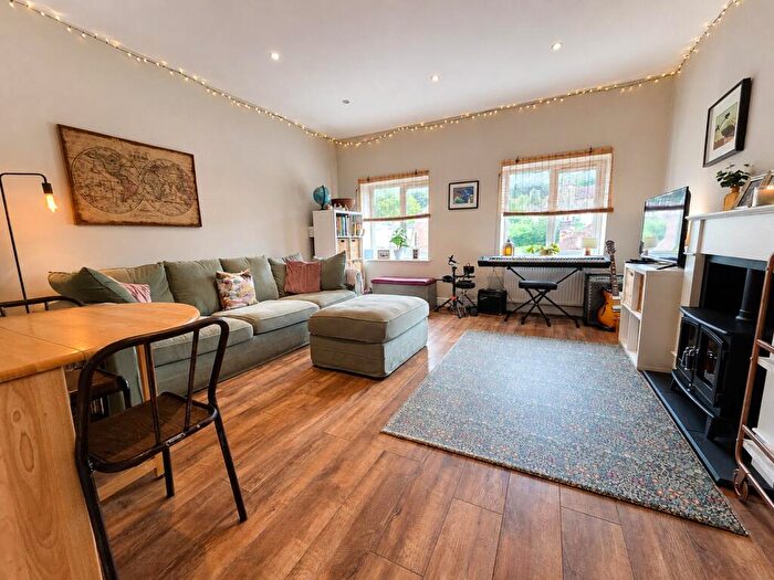 2 Bedroom Apartment For Sale In High Street, Godalming, Surrey, GU7