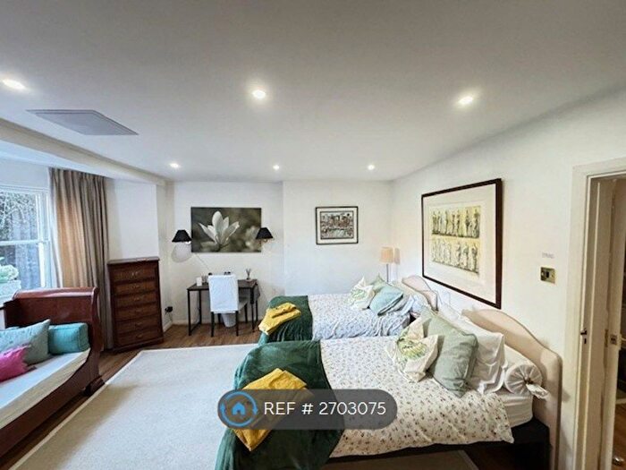 2 Bedroom Flat To Rent In Maze Hill Entrance, London, SE3