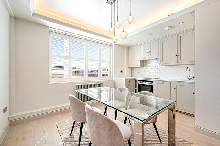 2 Bedroom Flat To Rent In Park Crescent, London, W1B