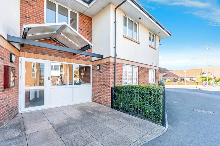 1 Bedroom Flat For Sale In Sea Grove Avenue, Hayling Island, Hampshire, PO11
