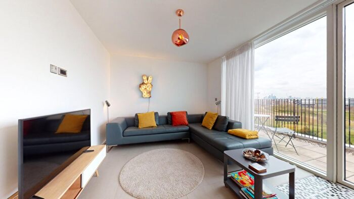 3 Bedroom Flat To Rent In Park View Mansions, Olympic Park Avenue, E20