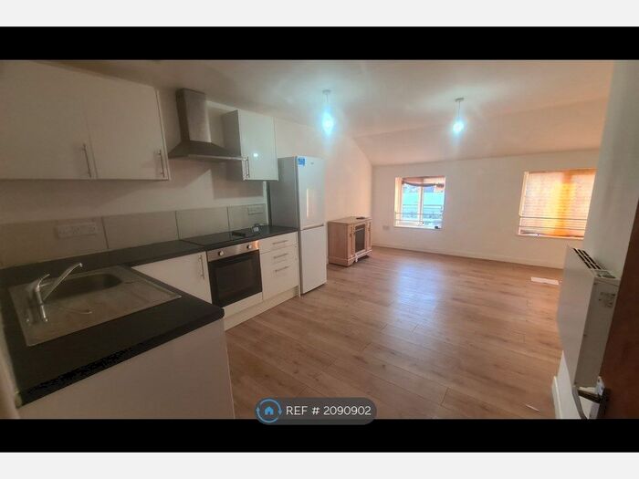 2 Bedroom Flat To Rent In Mote Road, Maidstone, ME15