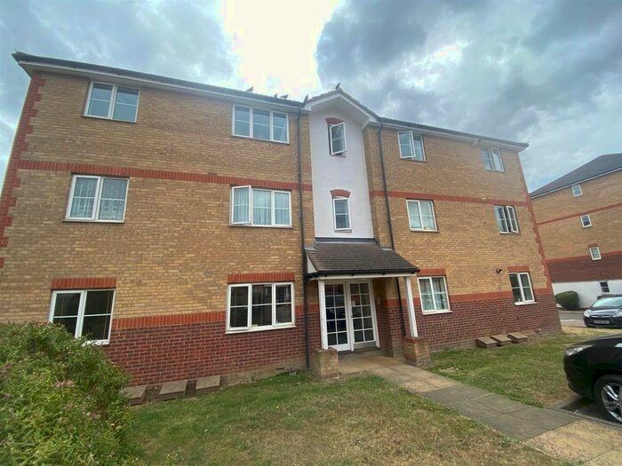 2 Bedroom Flat To Rent In South Street, Romford, RM1