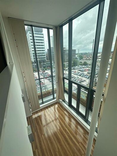 2 Bedroom Flat To Rent In Pall Mall, City Centre, L3