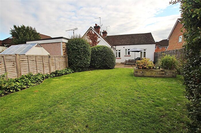 2 Bedroom Bungalow For Sale In Knaphill, Woking, Surrey, GU21