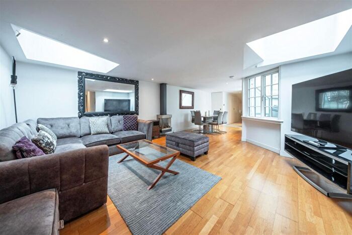 2 Bedroom Flat To Rent In Edith Grove, Chelsea, SW10