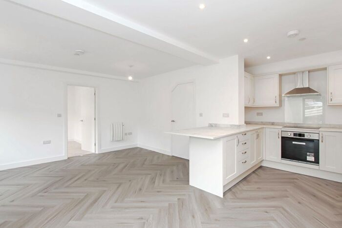 2 Bedroom Maisonette For Sale In Western Road, Tring, HP23