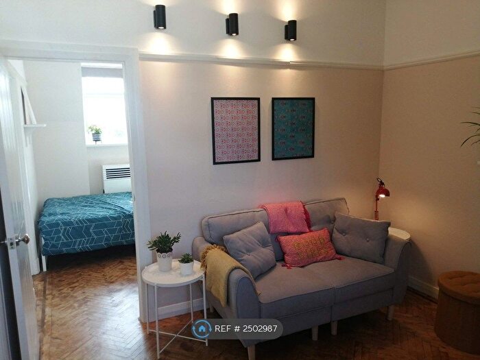1 Bedroom Flat To Rent In Dunraven House, Cardiff, CF10