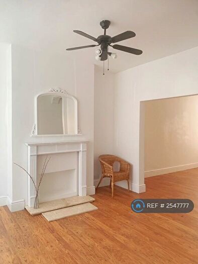 3 Bedroom Terraced House To Rent In Graham Road, Salford, M6