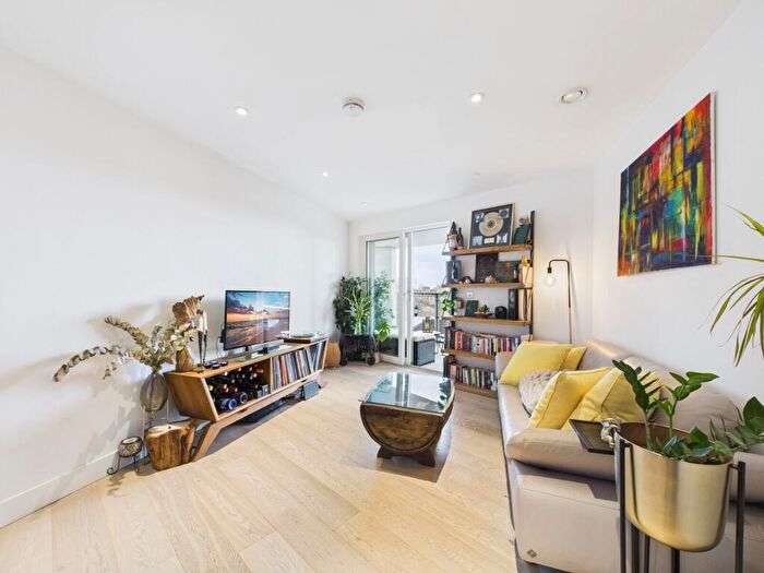 3 Bedroom Flat For Sale In Wenlock Road, Wenlock Basin, London, N1