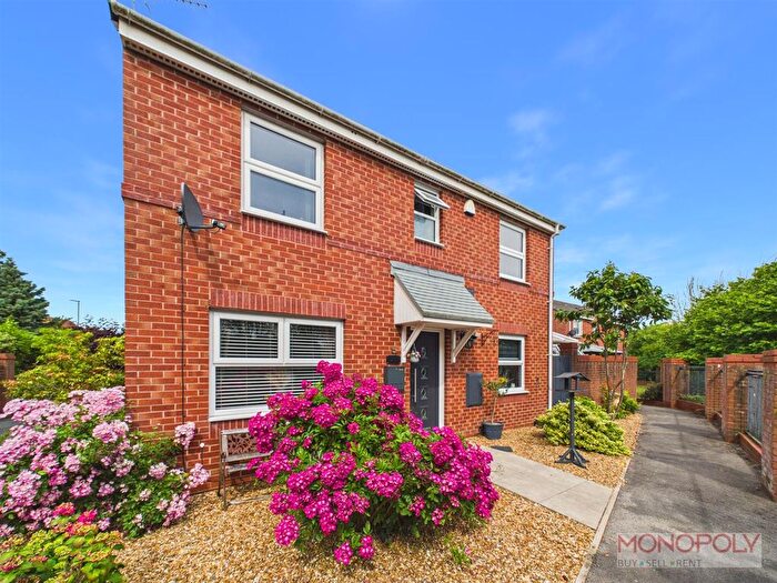 2 Bedroom Detached House For Sale In Bro Deg, Wrexham, LL11