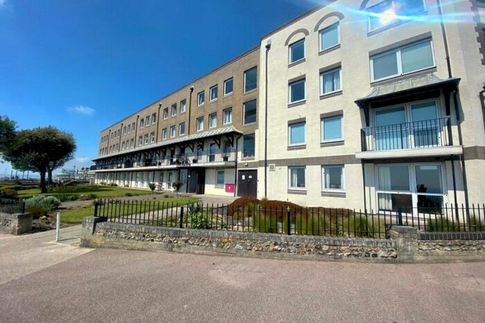 1 Bedroom Flat To Rent In Wellington Crescent, Ramsgate, Kent, CT11