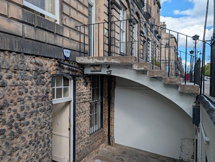1 Bedroom Flat To Rent In Heriot Row, Edinburgh, Midlothian, EH3