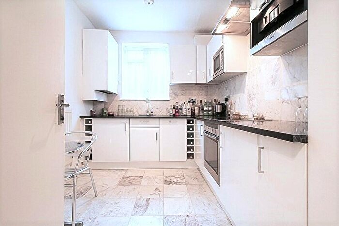 2 Bedroom Flat To Rent In Kings Road, Chelsea, London, SW10