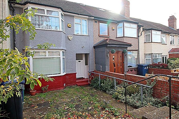 3 Bedroom Semi-Detached House To Rent In Greenford, UB6