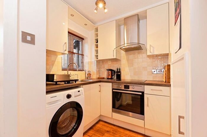 1 Bedroom Terraced House For Sale In Bloxworth Close, Wallington, SM6
