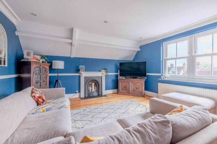 2 Bedroom Apartment For Sale In The Green, Datchet, SL3