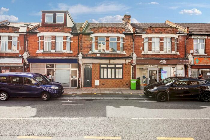 2 Bedroom Flat To Rent In Kingston Road, London, SW19