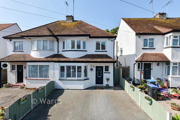 3 Bedroom Semi Detached House For Sale In Bradstow Way, Broadstairs, Kent, CT10