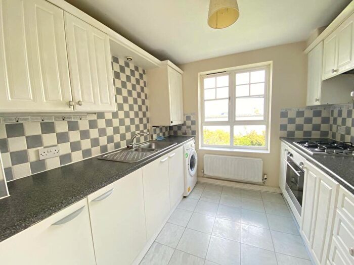 2 Bedroom Flat To Rent In Greenhaven Drive, Thamesmead, London, SE28