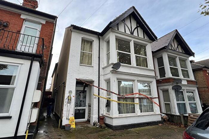 2 Bedroom Flat To Rent In Boston Avenue, SS2