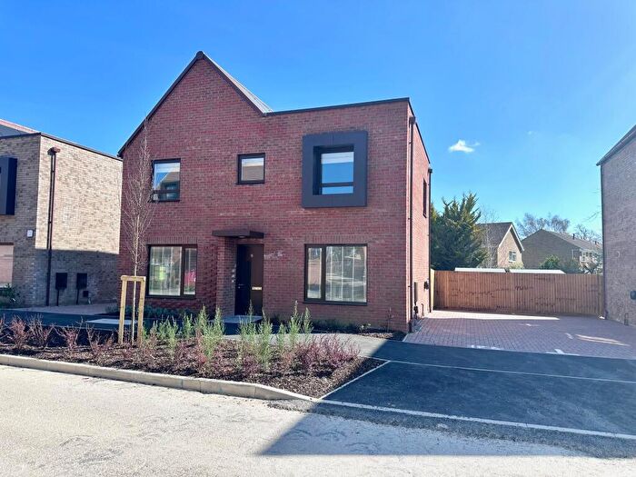 4 Bedroom House To Rent In Down House Drive, Cambridge, CB3