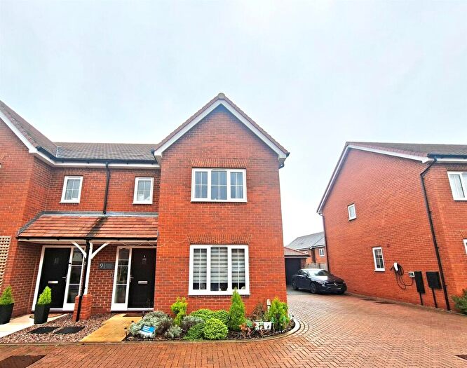 3 Bedroom Semi Detached House For Sale In Banbury Drive, Hampton Water, Peterborough, PE7