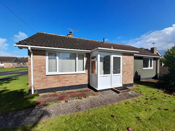 2 Bedroom Detached Bungalow For Sale In Spinney Walk, Barnham, PO22