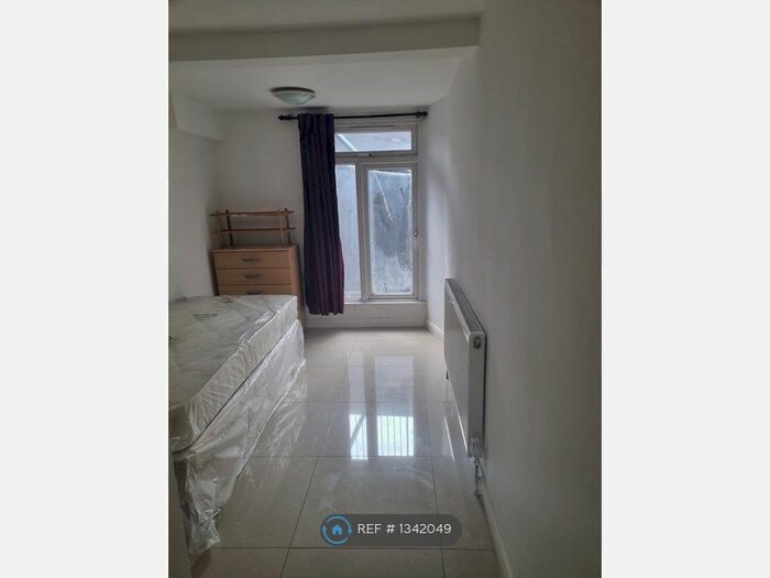 Studio To Rent In West India Dock Road, London, E14