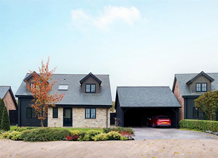 4 Bedroom Chalet For Sale In Niton Fields, PO38