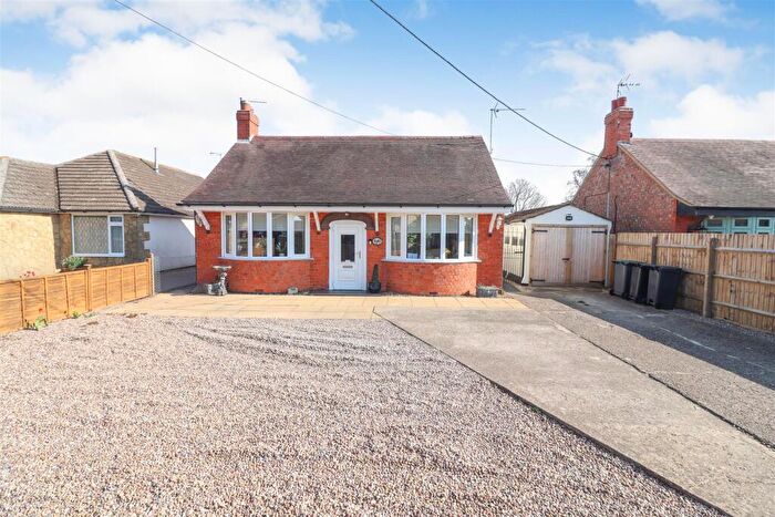 3 Bedroom Detached Bungalow For Sale In Newton Road, Rushden, NN10