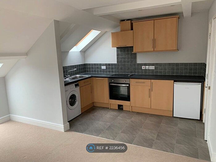 2 Bedroom Flat To Rent In R A Robertson &amp; Son, Bramley, Guildford, GU5