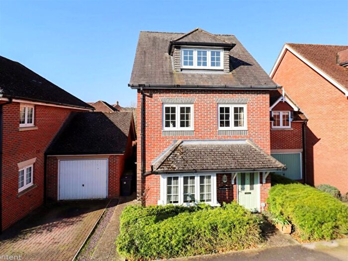 4 Bedroom Detached House For Sale In Sycamore Road, Lindford, Bordon, GU35