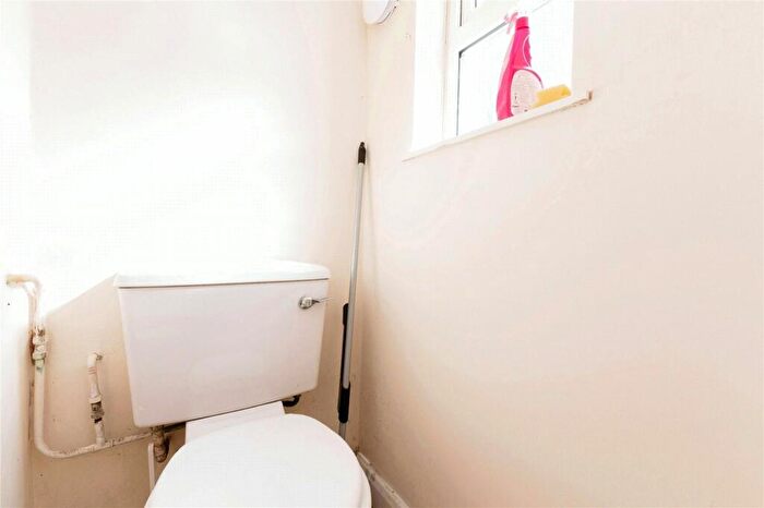 2 Bedroom End Of Terrace House For Sale In Argyll Road, Grays, Essex, RM17