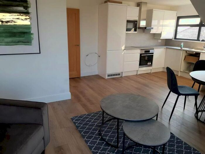 1 Bedroom Flat To Rent In Hendon Way, London, NW4