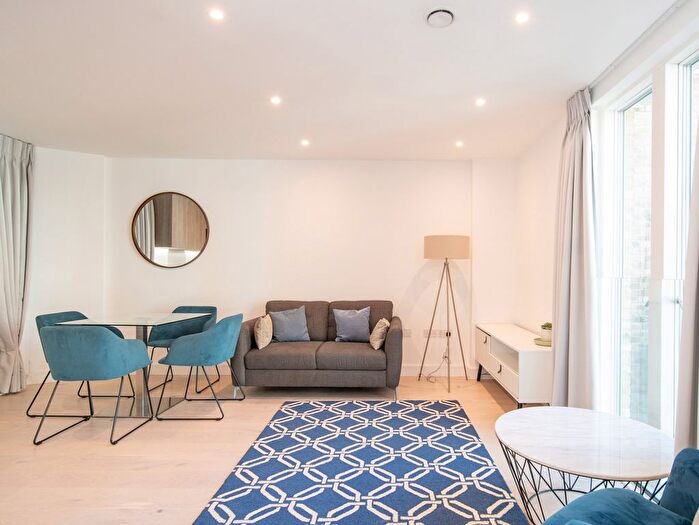 2 Bedroom Flat To Rent In Sinclair Road, London, W14