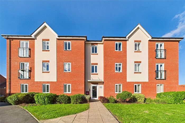 2 Bedroom Flat For Sale In Tabby Drive, Three Mile Cross, Reading, Berkshire, RG7