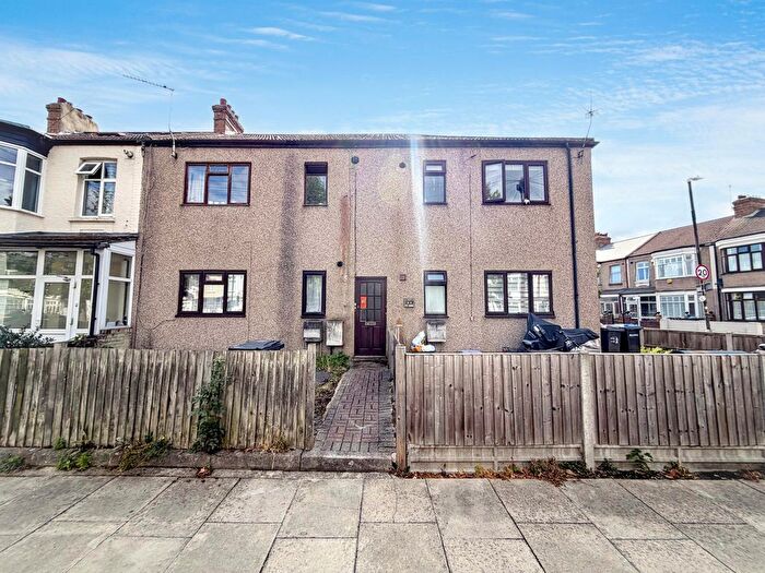 2 Bedroom Flat For Sale In Flat A, St. James Road, Mitcham, Greater London, CR4