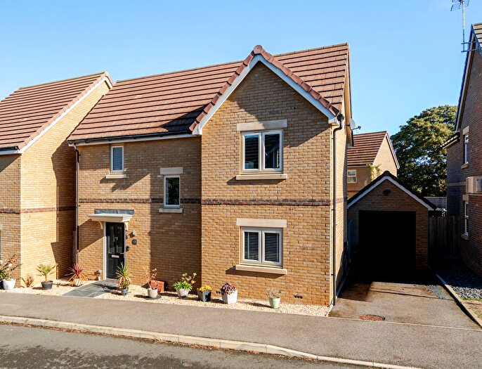 3 Bedroom Detached House For Sale In Meadow Way, Wing, Buckinghamshire, LU7