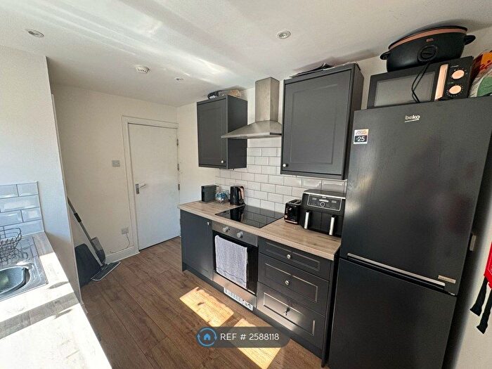 1 Bedroom Flat To Rent In King Edwards Road, Swansea, SA1
