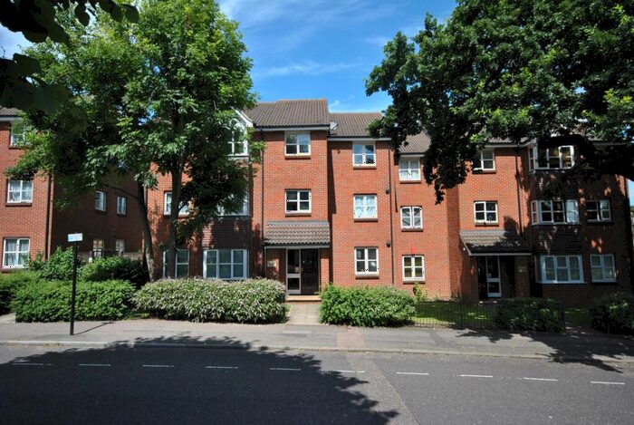 2 Bedroom Flat To Rent In Le May Avenue Grove Park, SE12