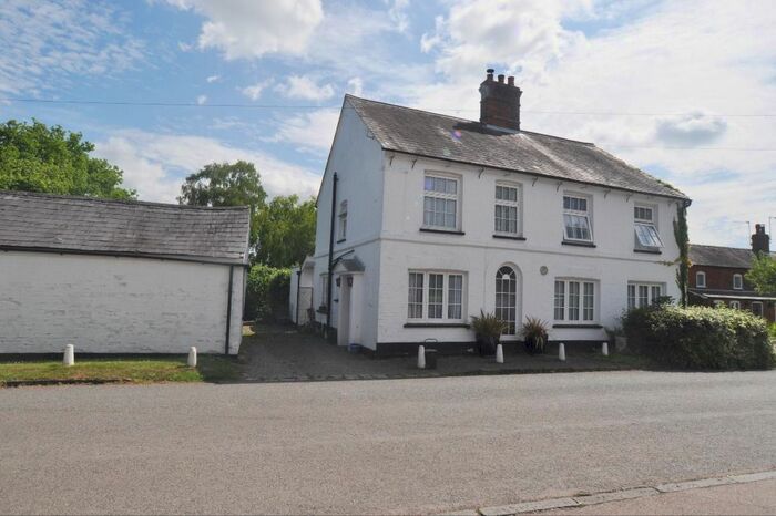 4 Bedroom Detached House To Rent In Damask Green Road, Weston, SG4