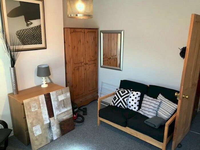 2 Bedroom Property To Rent In Howe Street, DE22