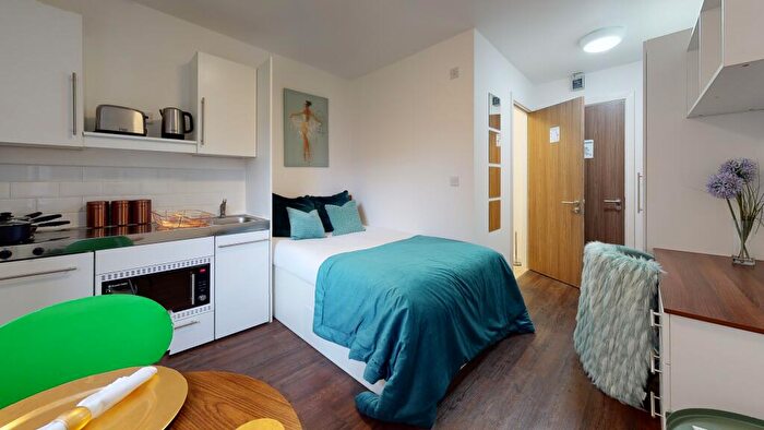 Studio To Rent In Large Studio, - Park Street, Luton, Bedfordshire, LU1