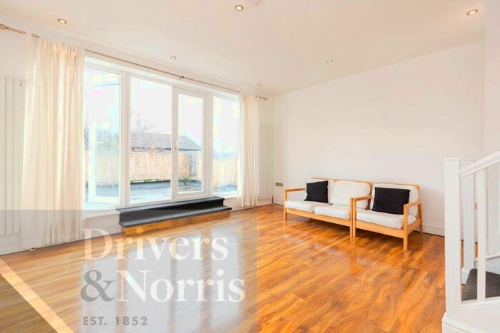2 Bedroom Apartment To Rent In Junction Road, Archway, London, N19