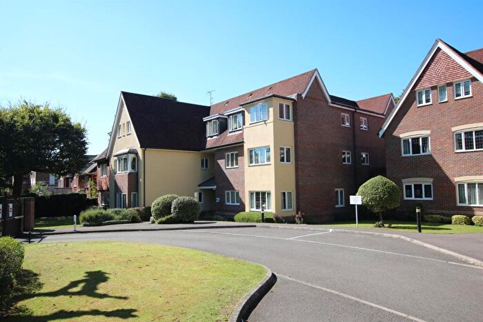 1 Bedroom Retirement Property For Sale In Ashcroft Place, Leatherhead, KT22